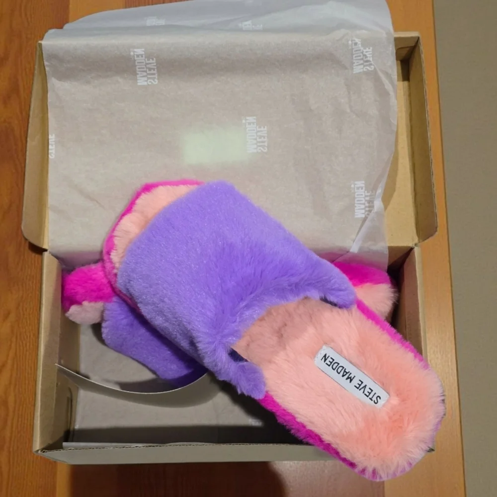 Steve Madden ✦ Frillz Slippers ✦ Faux Fur Colorblock w/ Open Toe Cozy Grip Sole